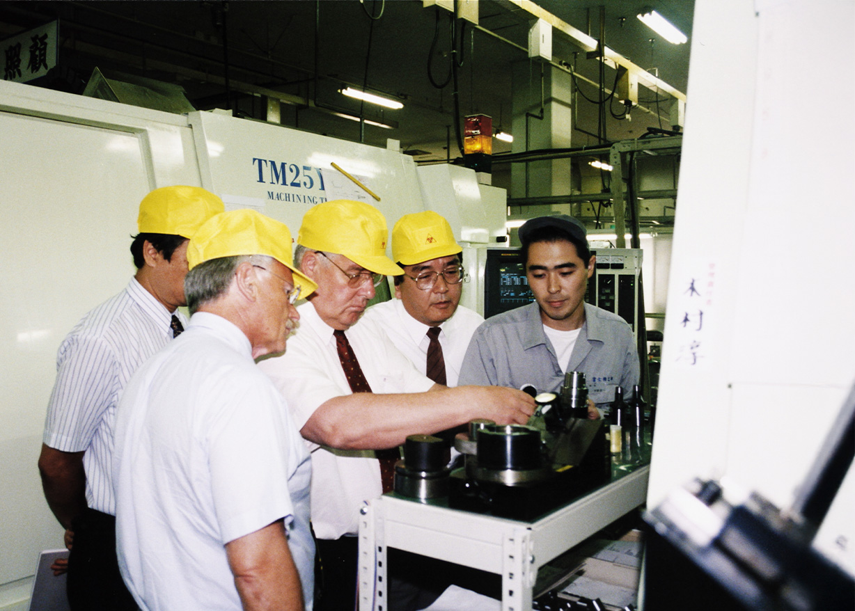 From tool manufacturer to international full-service provider